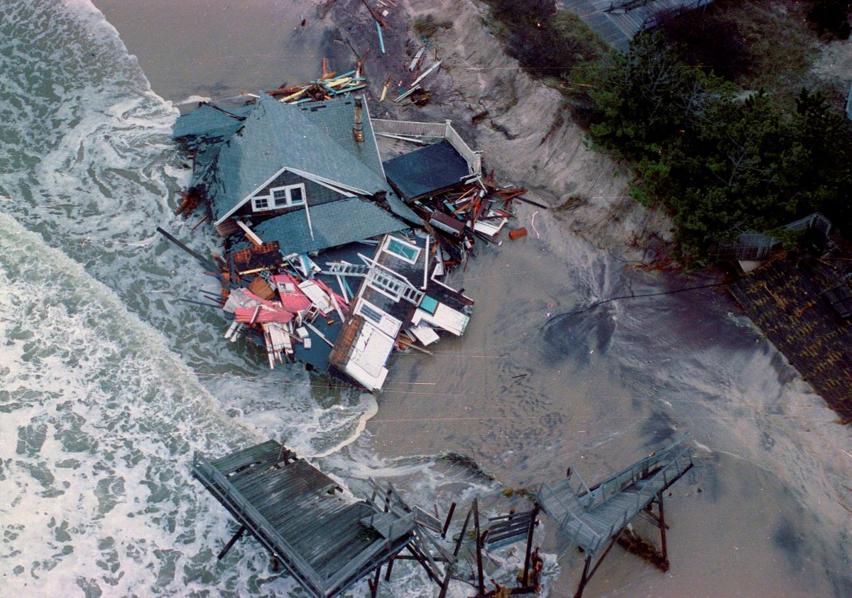 click to see item 1991 Nor'easter