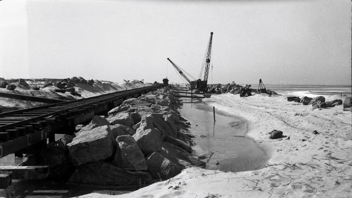 click to see item 1954 Jetty Construction
